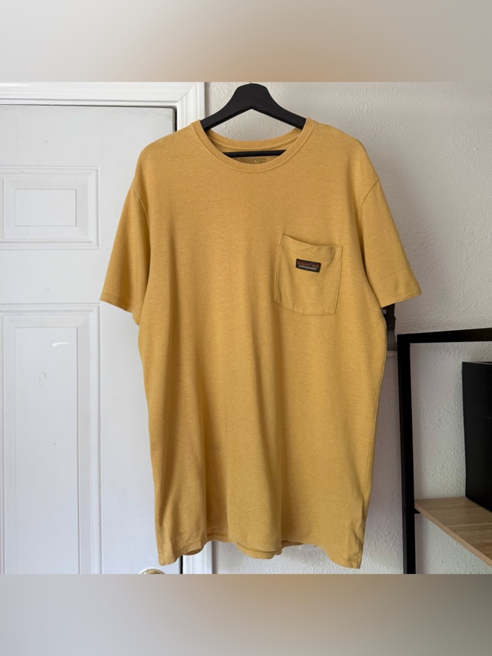 PATAGONIA mustard yellow hemp organic cotton patch logo pocket crew neck tee‎